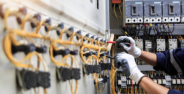 Professional Electrician technician working in Diamond, MO